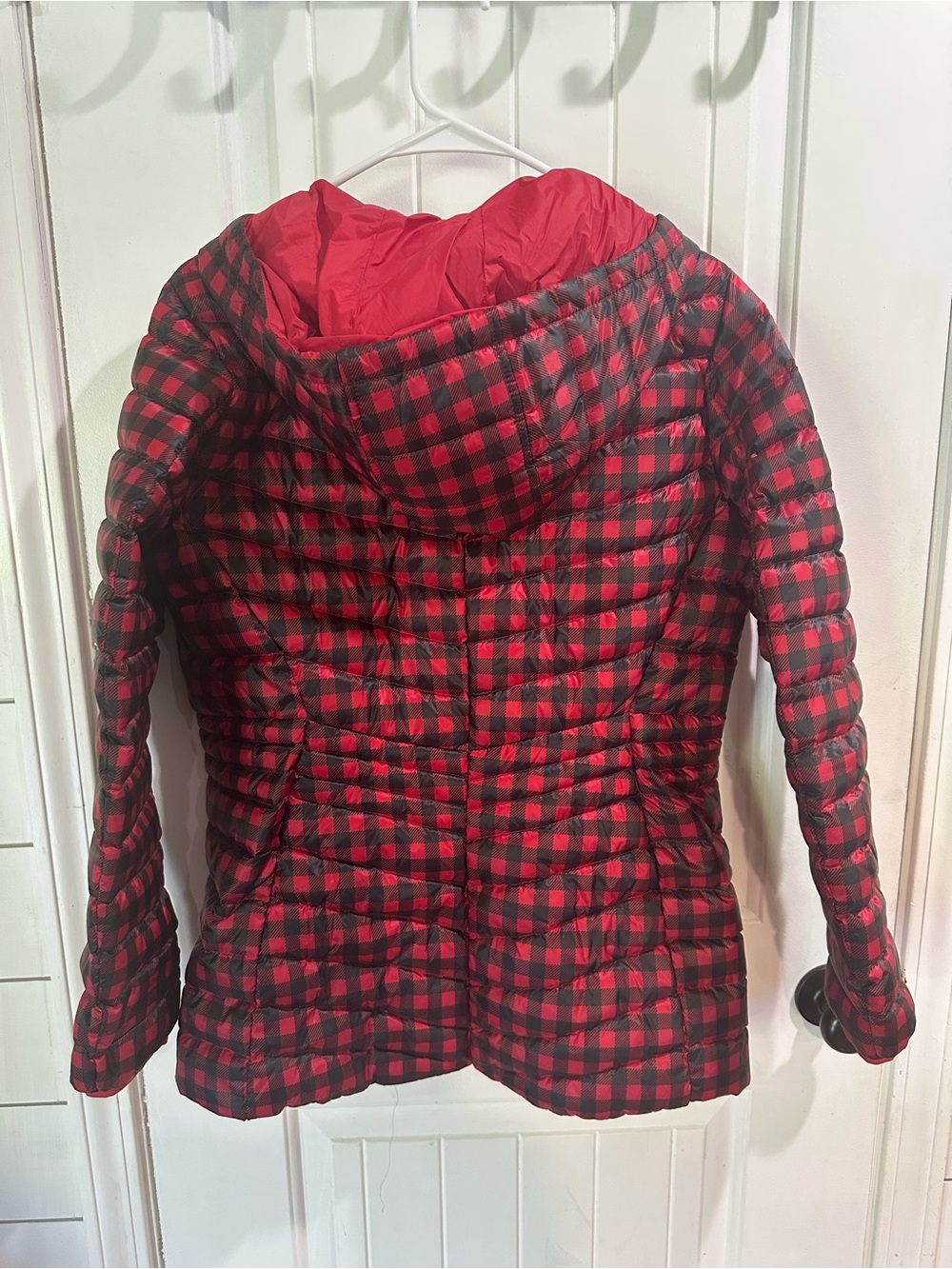 Lands' End Red and Black Buffalo Plaid Puffer Jacket with Hood packable - Picture 5 of 6